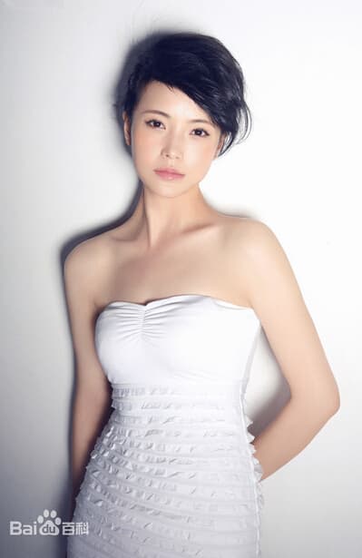 爷们儿中闻婕的饰演者彭婧的个人资料及高清写真