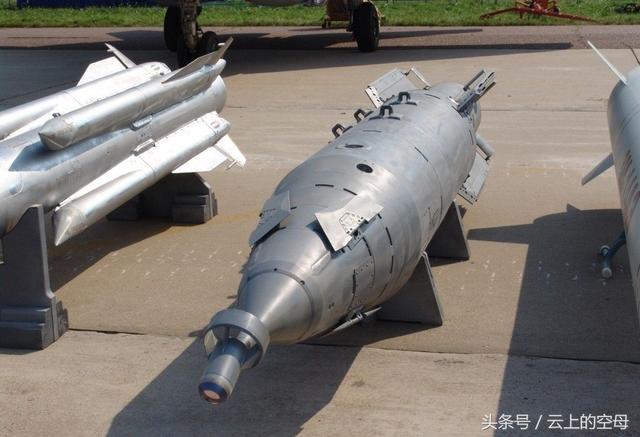 俄罗斯因为穷只用普通航弹?kab-1500型制导炸弹可摧毁一栋楼