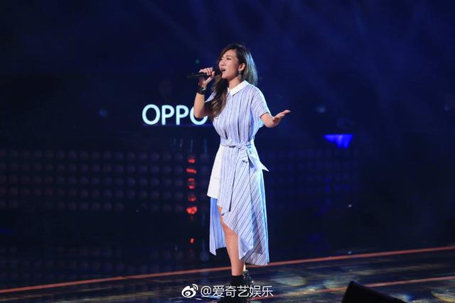 中国新歌声2第二期陈奕迅实力走音唱《十年》
