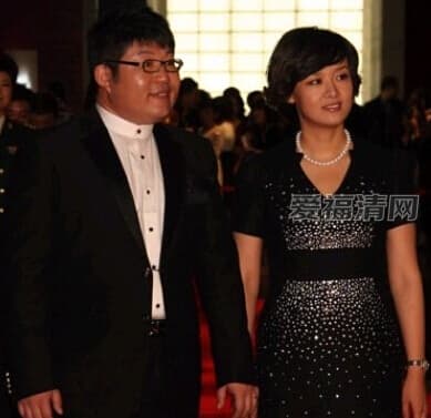 李小萌被抓原因内幕 李小萌个人资料简历 央视李小萌结婚照及女儿资料