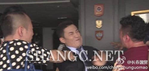 实习也疯狂陈昊为助手暴打醉汉 获封中国好主子