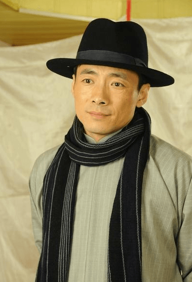 刑警队长中胡德强的饰演者祖峰的个人资料及写真