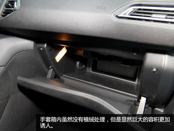 东风标致2015款标致308S