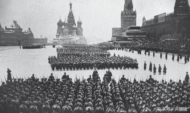 进攻苏联延迟两个月，葬送了180万军队，什么影响了希特勒