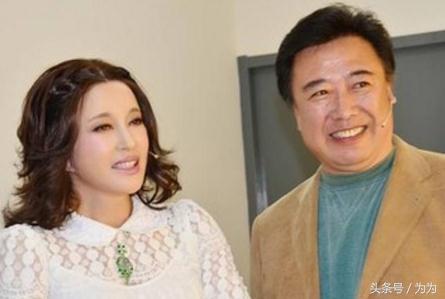 刘晓庆第二任老公陈国军近照，现在的老婆比刘晓庆美太多！