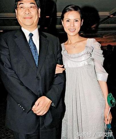 48岁最美“小龙女”李若彤近照，惨遭十年相恋渣男狠甩至今未婚