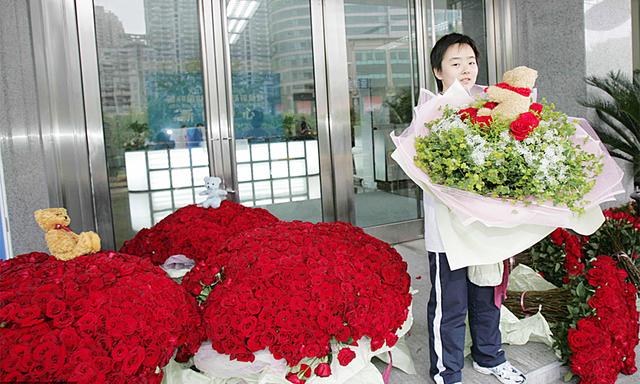 38岁王楠与郭斌近照：患癌时丈夫哭成泪人，因王宝强上头条