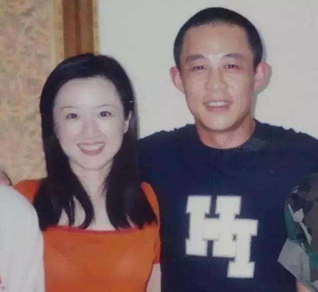 曾落魄无戏拍靠老婆挣钱，十年配角后成国家演员，却离婚另娶她人