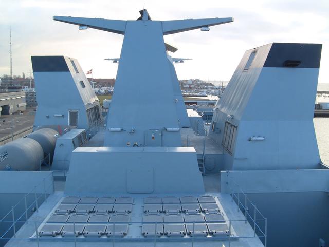 伊万·休特菲尔德级护卫舰：全球排第四护卫舰六千多吨