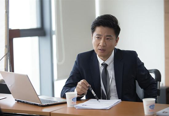 他曾被范爷倒追，母亲是著名影星，反呛记者多关注作品