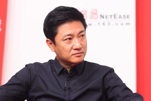 他曾被范爷倒追，母亲是著名影星，反呛记者多关注作品