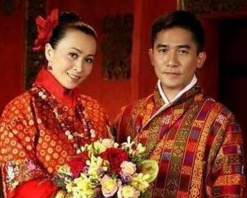 婚礼当天新郎被好友“强吻”！盘点娱乐圈明星婚礼上遭遇的尴尬事