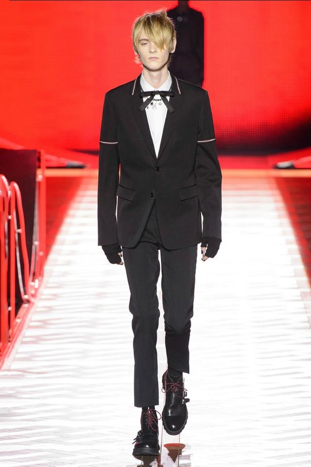黄轩身着Dior Homme 2016冬季系列亮相巴黎