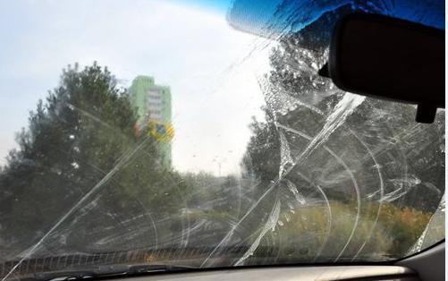 汽车雨刮的小秘密，大多数人应该不是很清楚这样会实用点