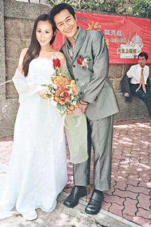 47岁陈浩民和他31岁娇妻近照