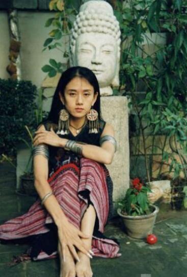 “孔雀公主”杨丽萍的十八岁，那才叫美的不食人间烟火