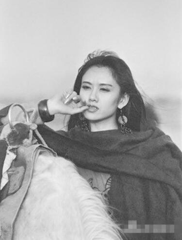 “孔雀公主”杨丽萍的十八岁，那才叫美的不食人间烟火