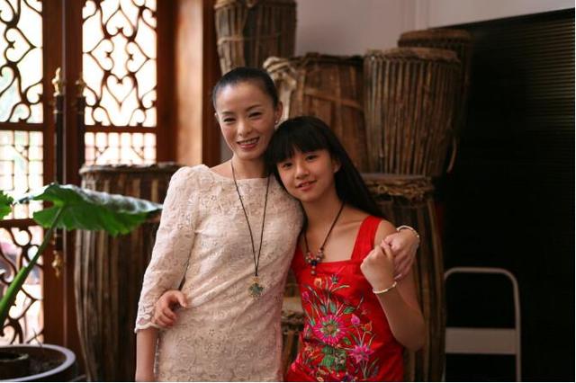她舞蹈功底深厚，被誉为孔雀女神接班人，可她只想做自己爱做的
