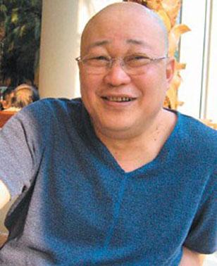 最经典包青天扮演者金超群近照，如今65岁了