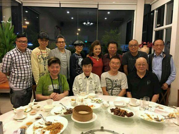 最经典包青天扮演者金超群近照，如今65岁了