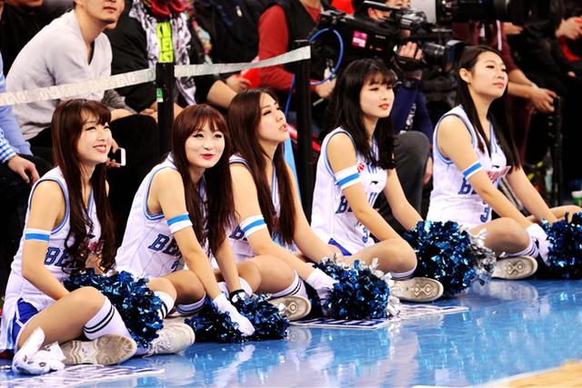 球员薪资、球馆上NBA完爆CBA，但CBA啦啦队姑娘赢了