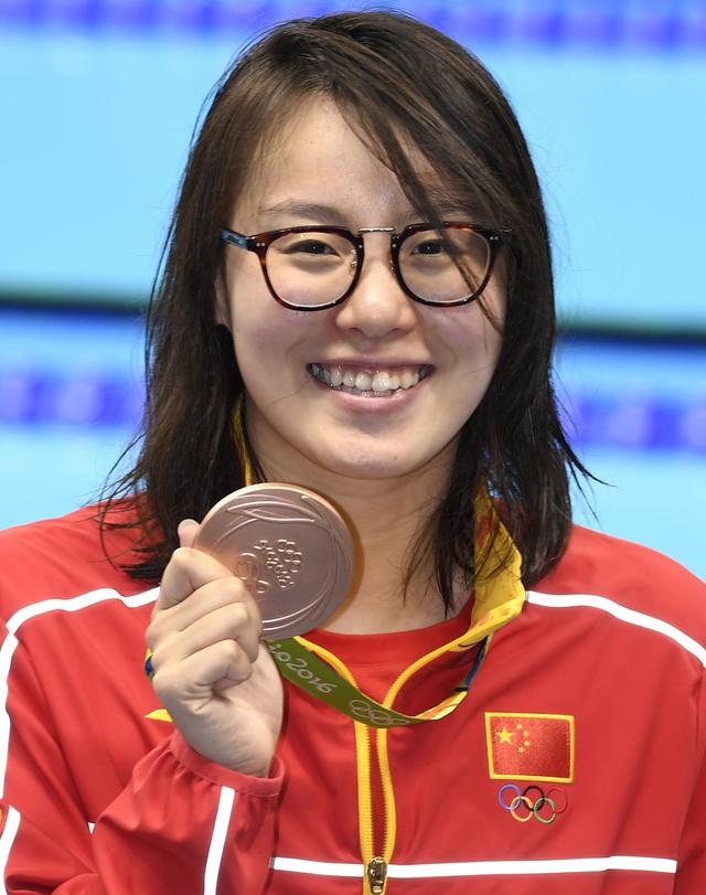 傅园慧引领春晚新潮流，喂鸡舞赶超骑马舞成经典之作