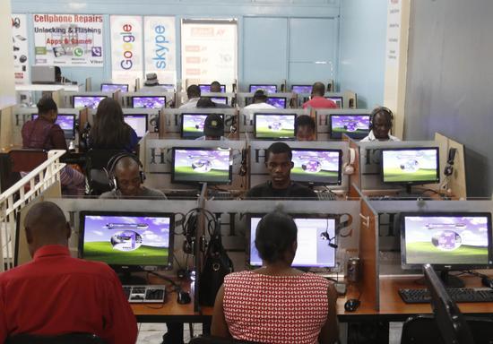 非洲网吧是啥样？最贵的0.3美元10分钟，少有人玩游戏