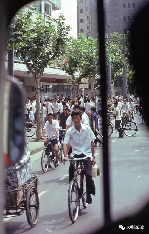 1979年改革开放春风下 上海社会民生高清彩照