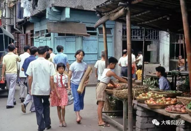 1979年改革开放春风下 上海社会民生高清彩照