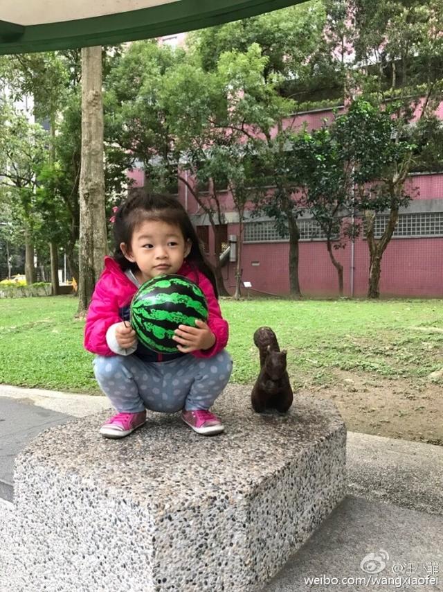 大S老公汪小菲连晒女儿美照，女儿像足汪小菲，眼睛虽小萌萌哒