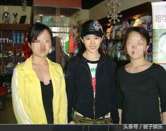 那些被大家吐槽太胖的女星，跟路人合影时才发现她们其实很瘦！