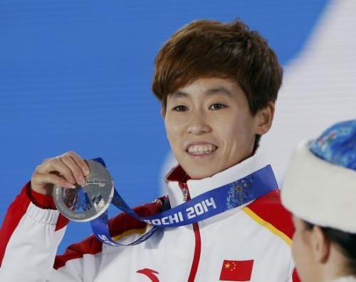 韩国运动员欲耍小聪明赢中国选手，结果自己悲剧了，网友齐力叫好