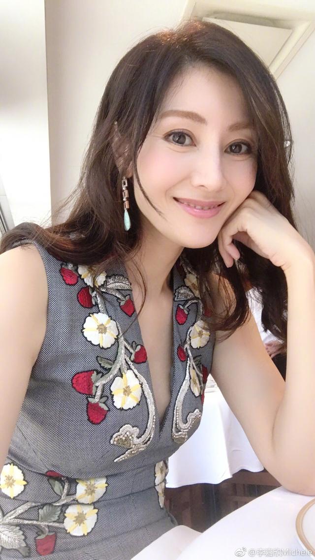 李嘉欣你终于又重回颜值巅峰了啊！47岁素颜女神李嘉欣蕾丝曝光！