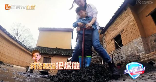 疼老婆是藏不住的，其他爸爸都在闲聊，只有杜江来帮霍思燕干活