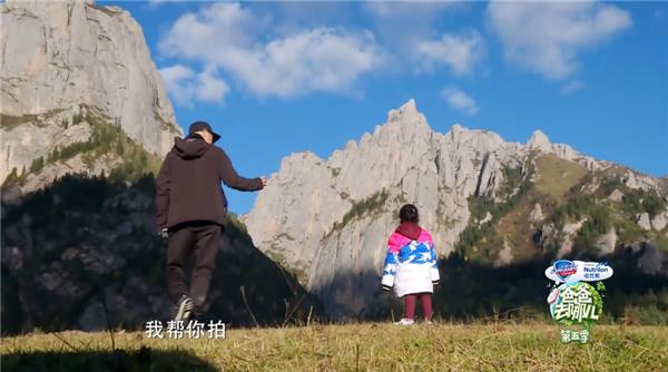 《爸爸去哪儿》陈小春太过分，把小泡芙宠上天，对小山竹一脸嫌弃