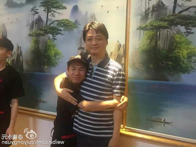 54岁崔永元刚韧不屈，从小受军人父亲影响，20岁女儿以他为傲