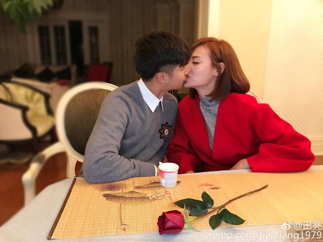 周杰伦宣布老婆怀二胎首晒孕肚，昆凌的前世情人来了