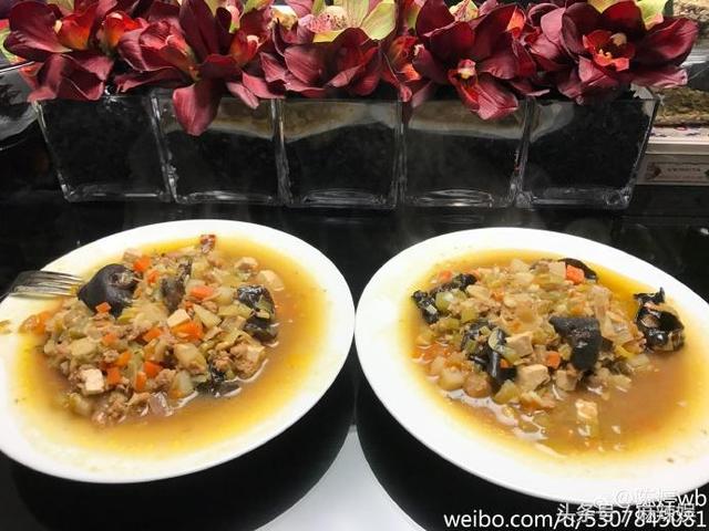 情人节大餐 50年没做饭张艺谋为妻子做了一碗陕西臊子面