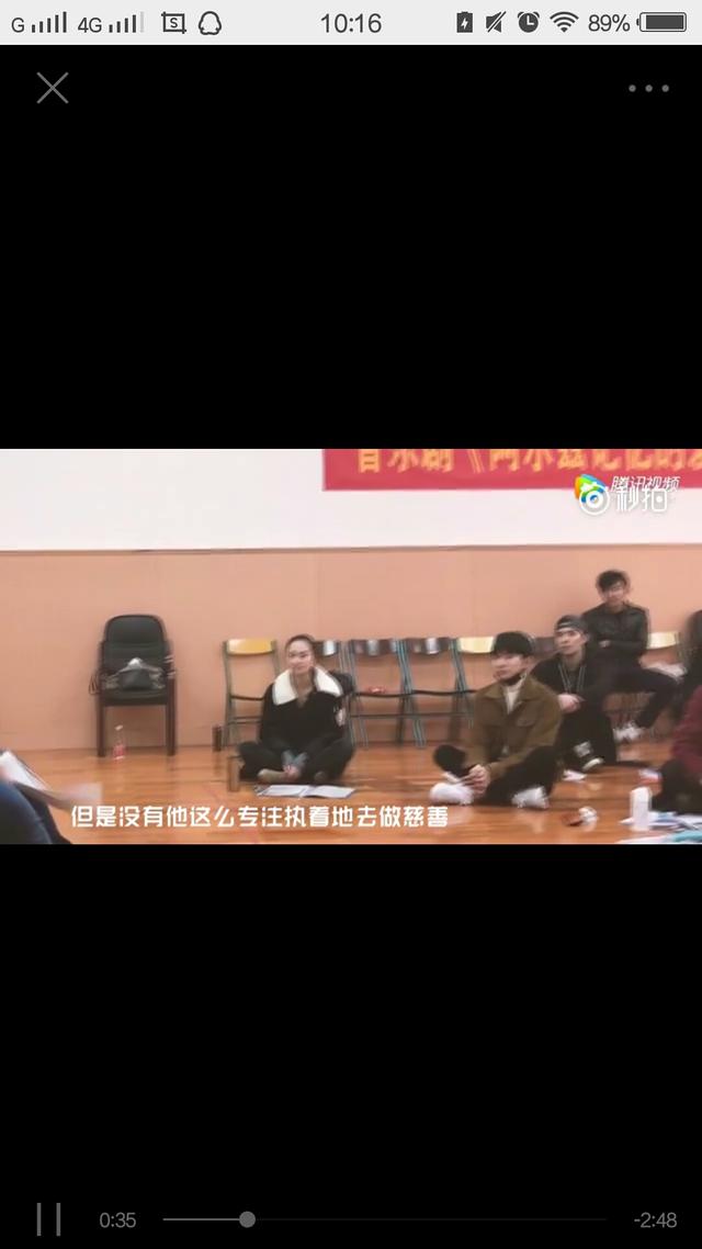 王源下飞机的第一件事是去做这个，韩红一句话看出来他的本质