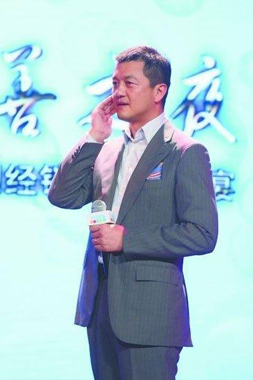 他曾红过黄晓明，娶天后生下唇腭裂女儿，如今退隐娱乐圈成企业家