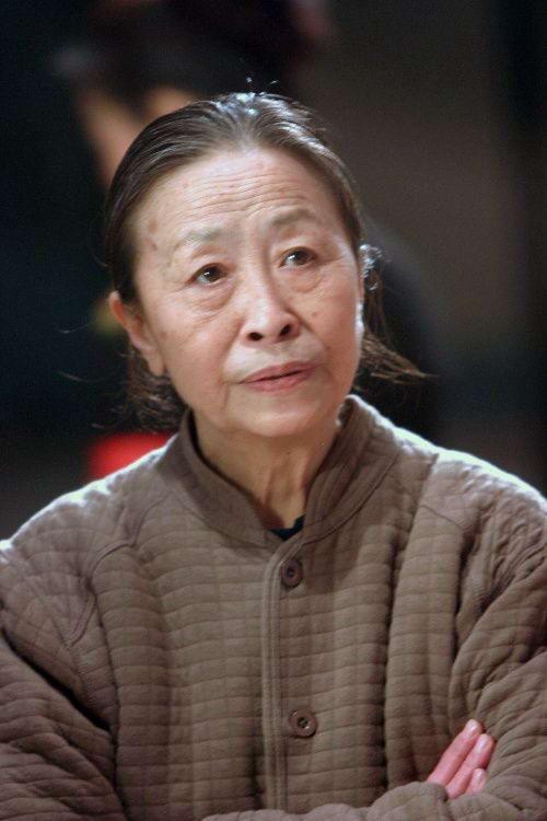 因“丑”出名的女星，年逾80场景凄凉，丈夫相守五十年不离不弃