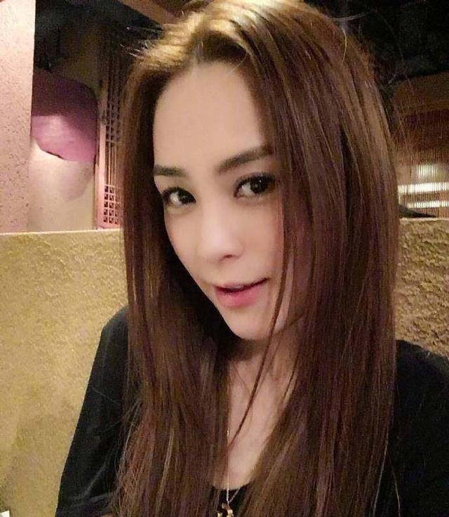 阿娇钟欣桐与秦奋恋情曝光，是否又被骗？富二代真实女友？