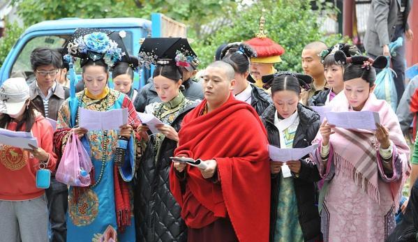 《甄嬛传》拍戏现场太吵，孙俪为适应干扰，私下背词都开电视机