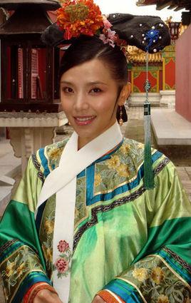 《甄嬛传》丽嫔是“高跟鞋控”，五年级开始穿高跟鞋，连爬山都穿