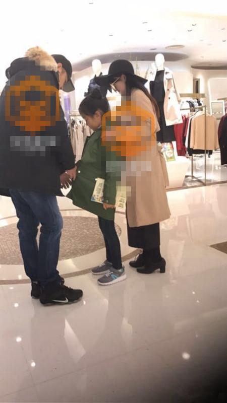 “尓豪”高鑫疑似与王一楠离婚，携神秘女子带女儿逛商场