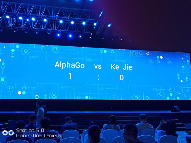 柯洁告负AlphaGo引热议 网友安慰柯洁回怼王思聪冷嘲热讽