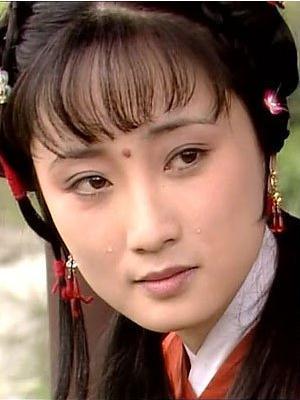 红楼梦最帅“柳湘莲”侯长荣全家近照，与美妻恩爱30年，留洋女儿非常漂亮，双胞胎外孙很可爱