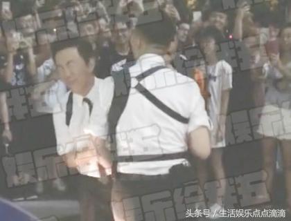 极限挑战3最新路透：黄渤当众亲孙红雷，一脸嫌弃，兄弟团玩弹弓