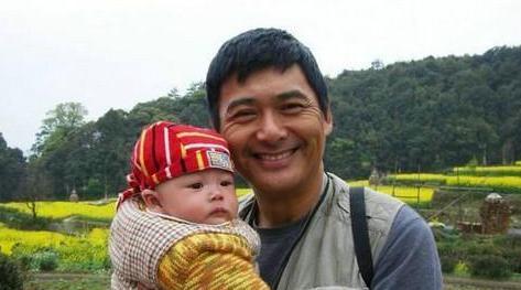 看看明星回乡下老家是啥样，毫无违和感，最后一位不忘耍大牌！