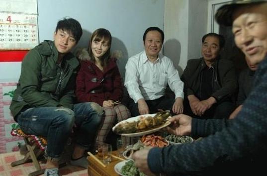 看看明星回乡下老家是啥样，毫无违和感，最后一位不忘耍大牌！